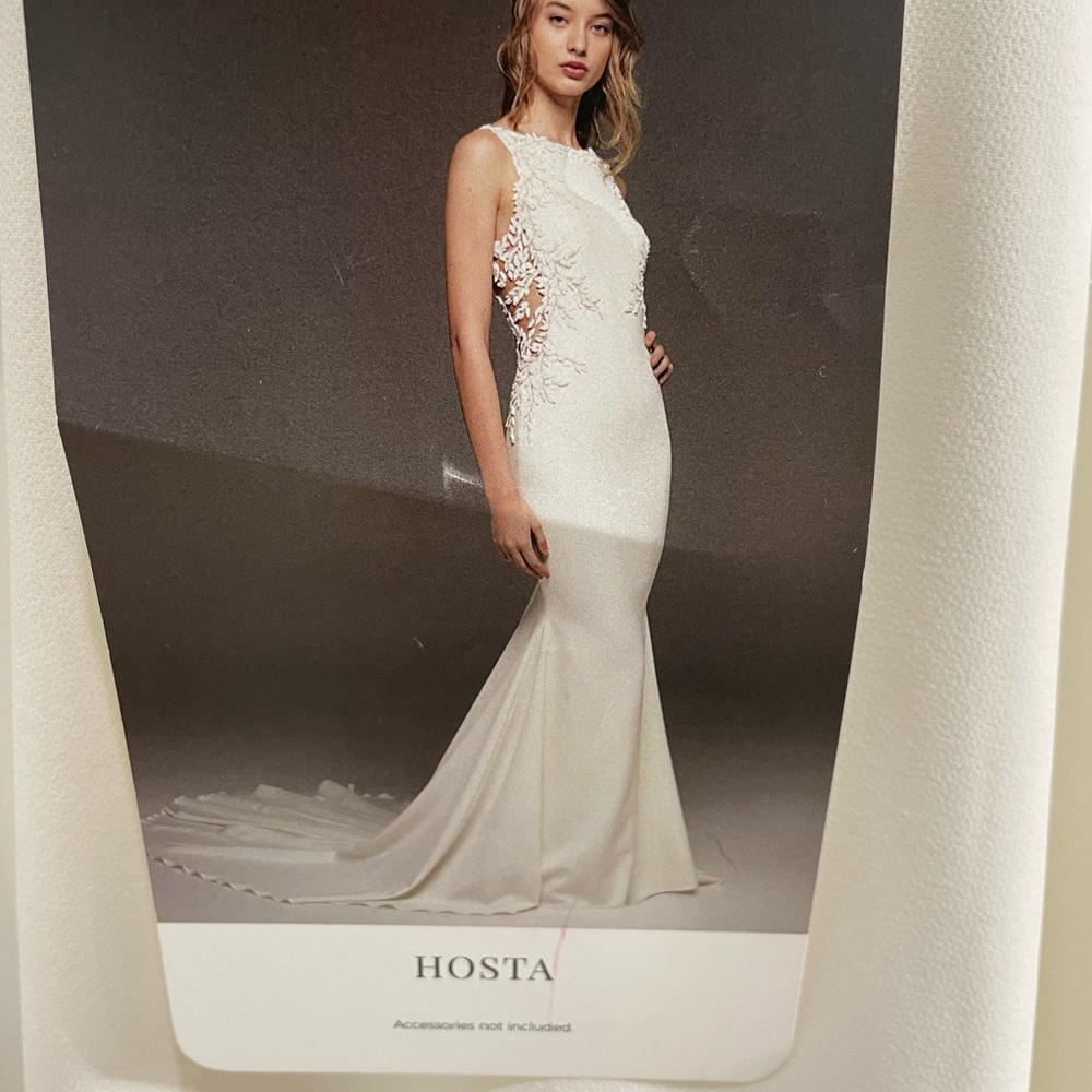 Elegant White Wedding Dress - Picture 4 of 4